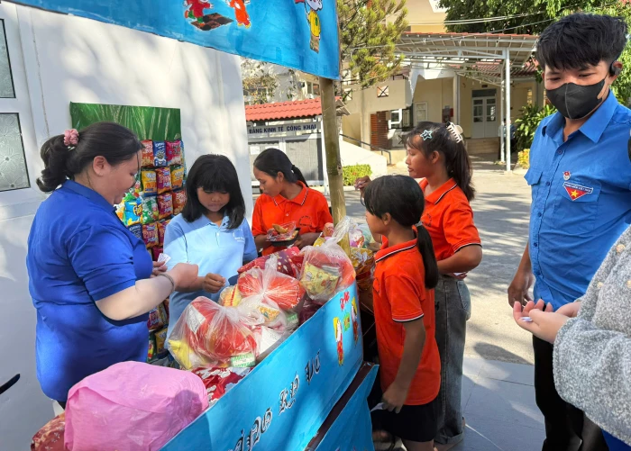 Xuân ấm áp cho những người yếu thế