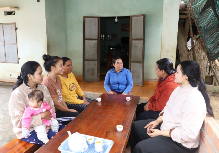 Người có uy tín ở xã Nam Khánh Vĩnh: Góp sức cho ngày bầu cử