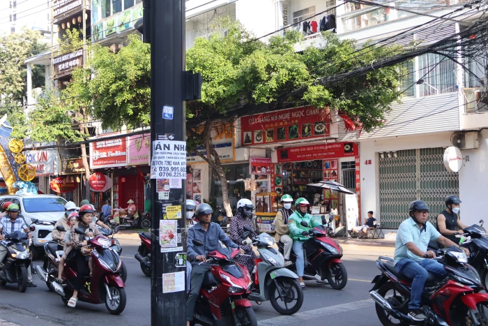 Các phường khu vực Nha Trang: Tăng cường xử lý quảng cáo, rao vặt trái phép