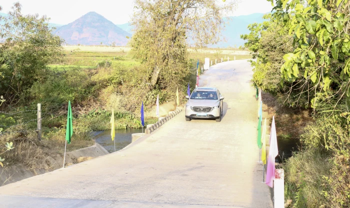 Xây cầu "vượt lũ" cho người dân thôn Ma Ty