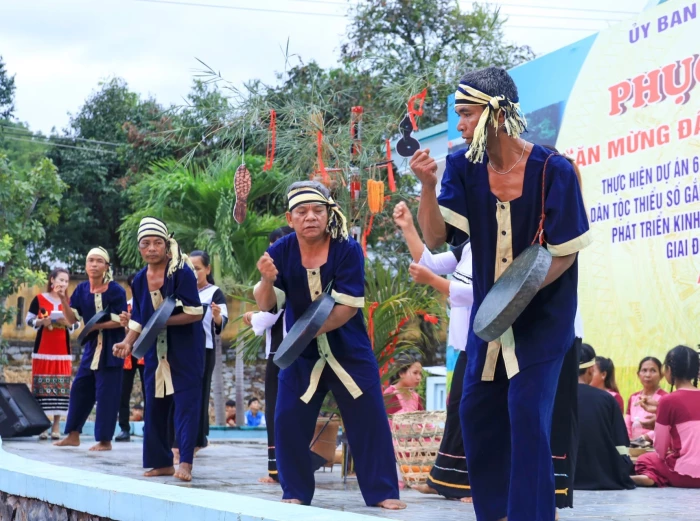 Hỗ trợ chi phí sinh hoạt hằng tháng cho nghệ nhân: Sự quan tâm thiết thực