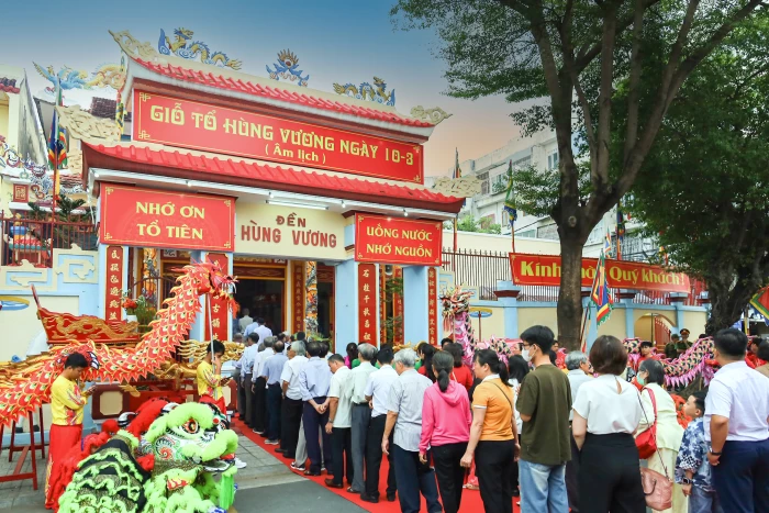 Hướng về cội nguồn dân tộc