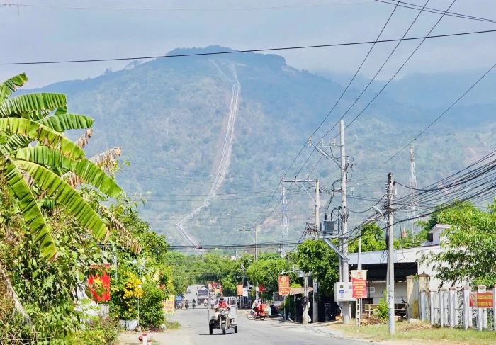 Con đường "chọc trời" của tuổi mười tám
