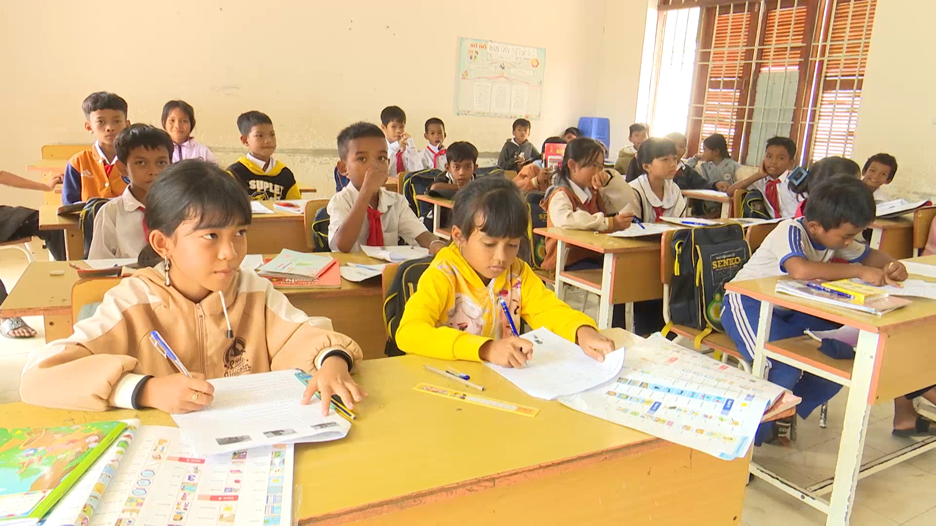 Chào mừng Đại hội đại biểu các dân tộc thiểu số huyện Cam Lâm lần thứ IV : Nâng cao đời sống đồng bào dân tộc thiểu số