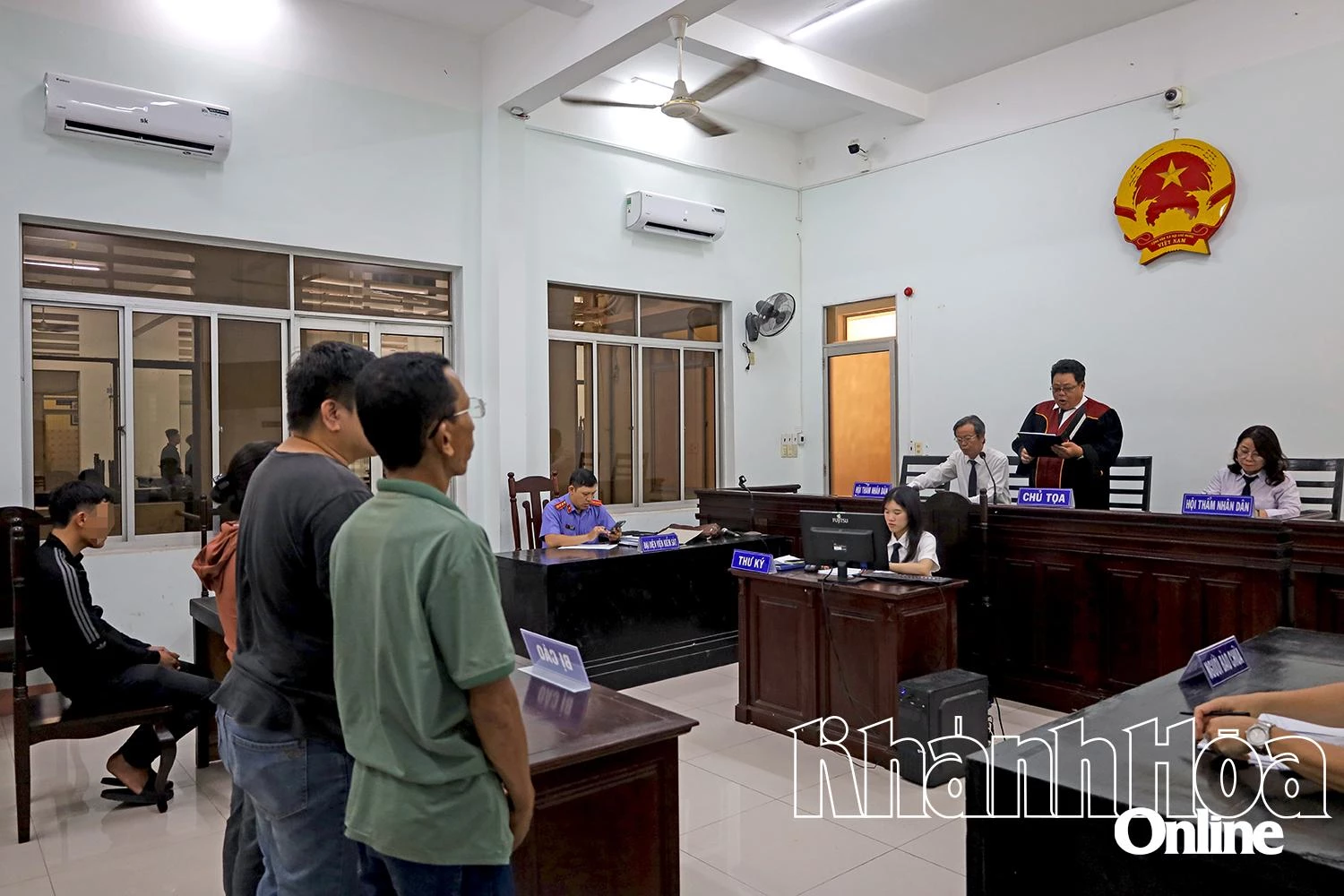 Tổ chức cho người khác trốn đi nước ngoài, 3 bị cáo hầu tòa