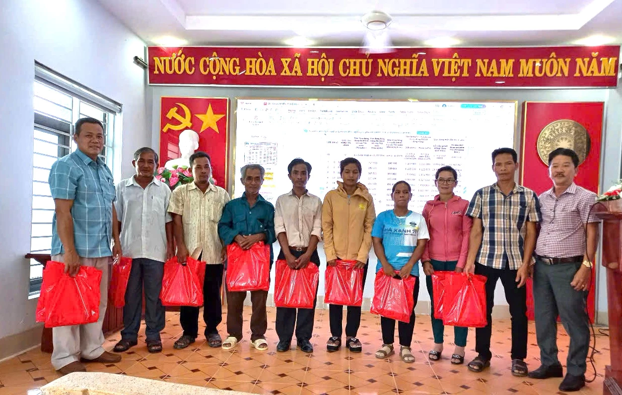 Đồng bào dân tộc thiểu số tiếp cận chính sách bảo hiểm xã hội, bảo hiểm y tế