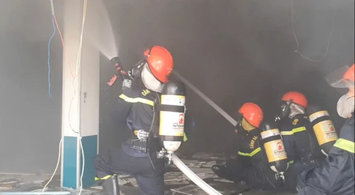 Nỗ lực không ngừng của lực lượng chữa cháy