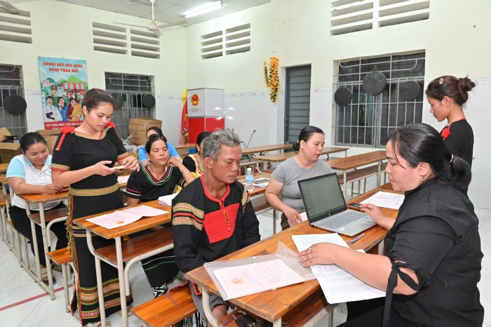 Tăng tốc hoàn thành cơ sở dữ liệu đất đai: Xuyên ngày đêm thu thập dữ liệu
