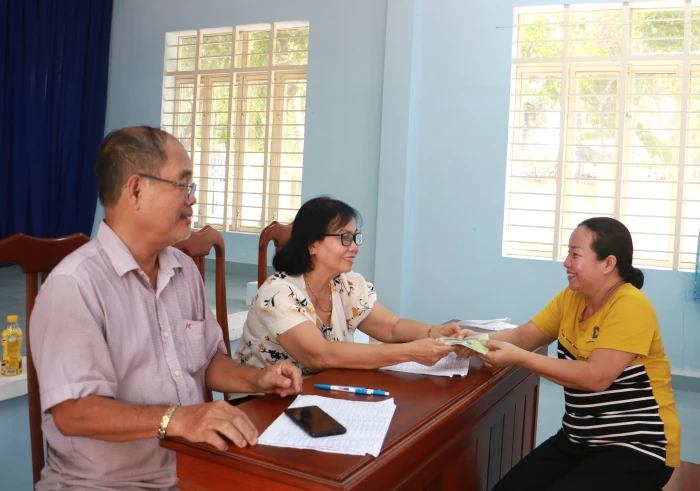 Nỗ lực hoàn thành việc tặng quà 2-9 cho người dân