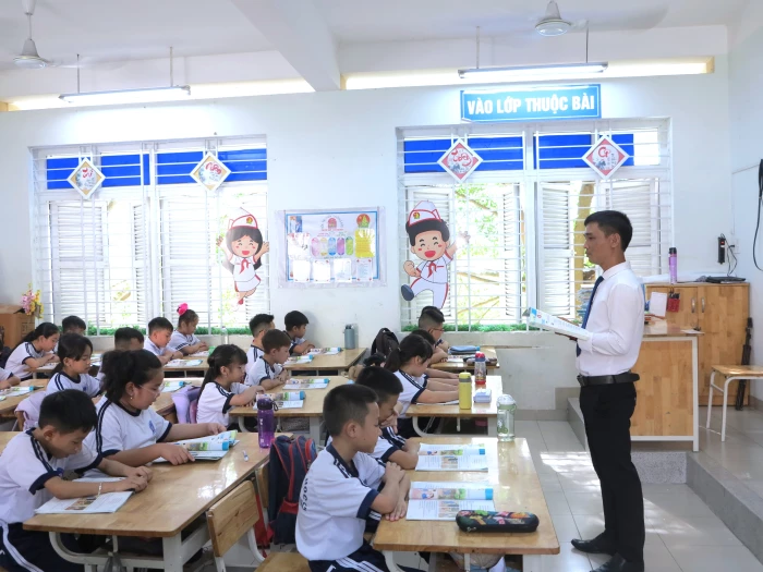 Kỷ niệm 43 năm Ngày Nhà giáo Việt Nam (20-11-1982 - 20-11-2025): Những người ươm mầm tri thức