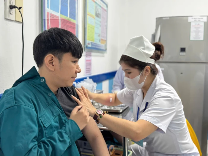 Hỗ trợ y tế miễn phí cho người dân vùng lũ lụt