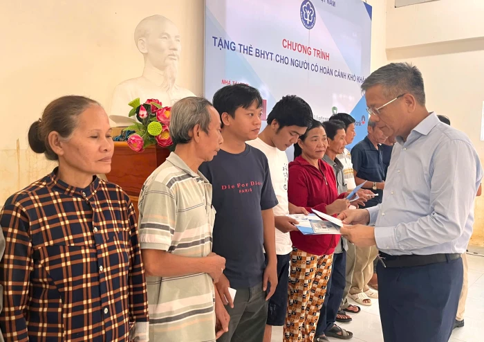 Bảo hiểm xã hội tỉnh Khánh Hòa: Kịp thời phân bổ thẻ bảo hiểm y tế đến người dân có hoàn cảnh khó khăn