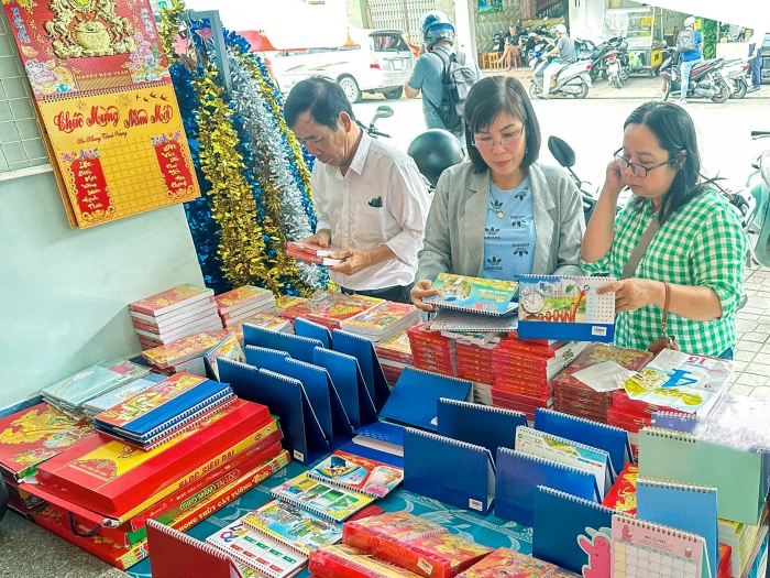 Thêm mùa lịch Tết trầm lắng