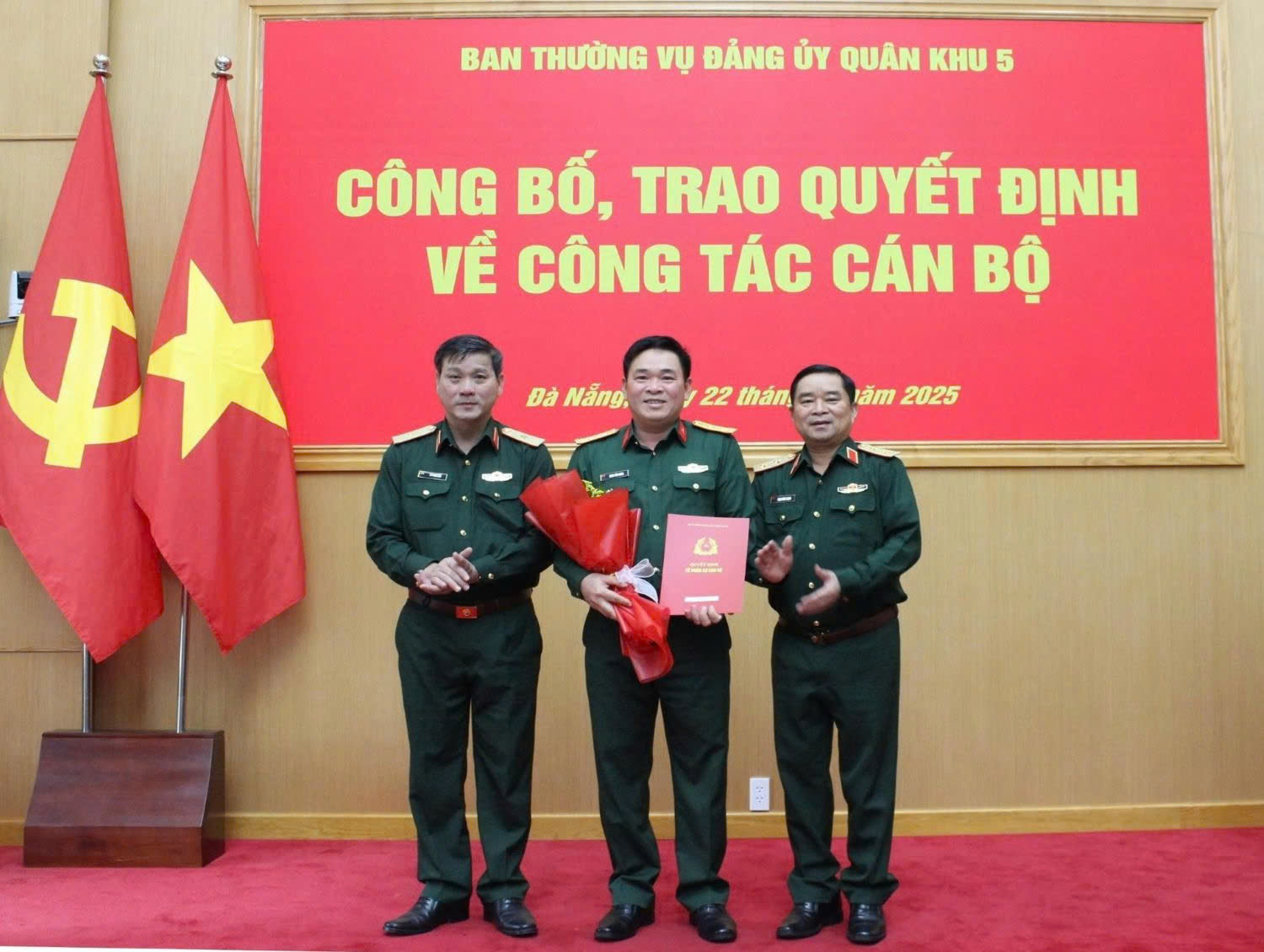 Đại tá Đinh Văn Hưng giữ chức vụ Chính ủy Bộ Chỉ huy Quân sự tỉnh Khánh Hòa