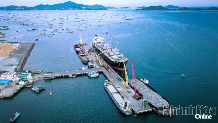 Phát triển mạnh các ngành kinh tế biển gắn với bảo đảm quốc phòng, an ninh trên địa bàn tỉnh Khánh Hòa