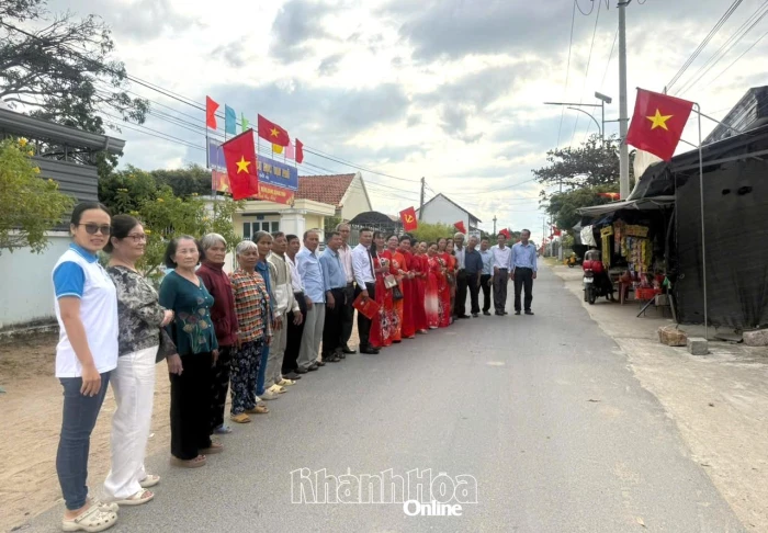 Khánh thành công trình “Đường cờ Tổ quốc” thôn Tân Phú, xã Vạn Ninh