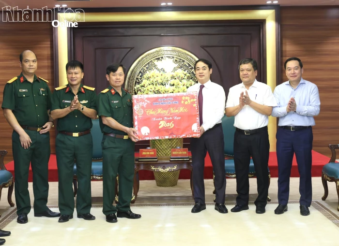 Lãnh đạo Quân khu 5 và Bộ Tư lệnh Binh chủng Đặc công thăm, chúc Tết Thường trực Tỉnh ủy Khánh Hòa