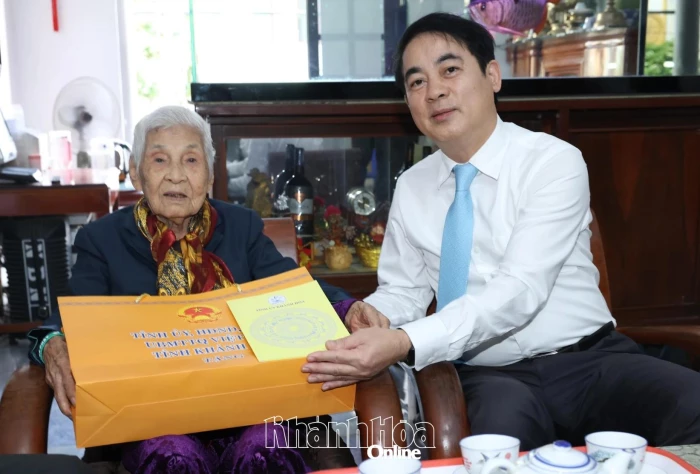 Quan tâm chăm lo đời sống Nhân dân, tổ chức Tết Bính Ngọ năm 2026 vui tươi, an toàn, tiết kiệm