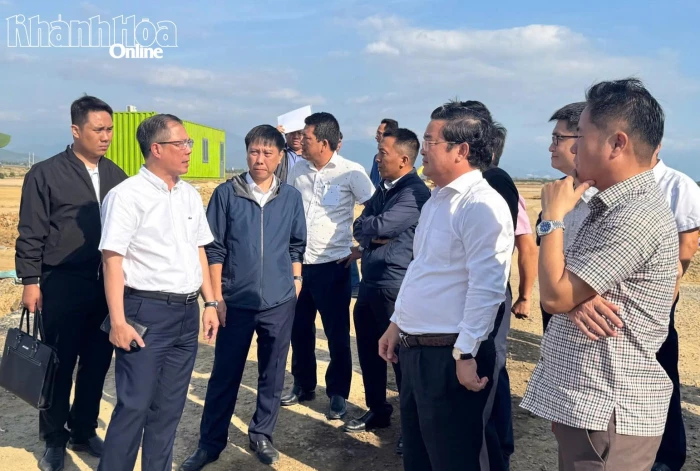 Bàn giao mốc ranh giới Dự án Đầu tư xây dựng và kinh doanh kết cấu hạ tầng Khu công nghiệp Ninh Diêm 1