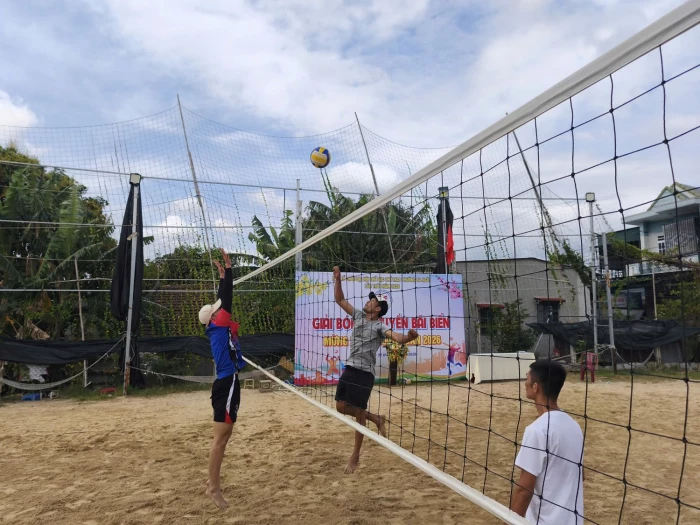 7 đội tranh tài tại Giải bóng chuyền bãi biển phường Ba Ngòi
