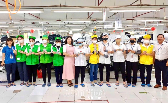 Trao quà Tết cho 172 đoàn viên, người lao động có hoàn cảnh khó khăn