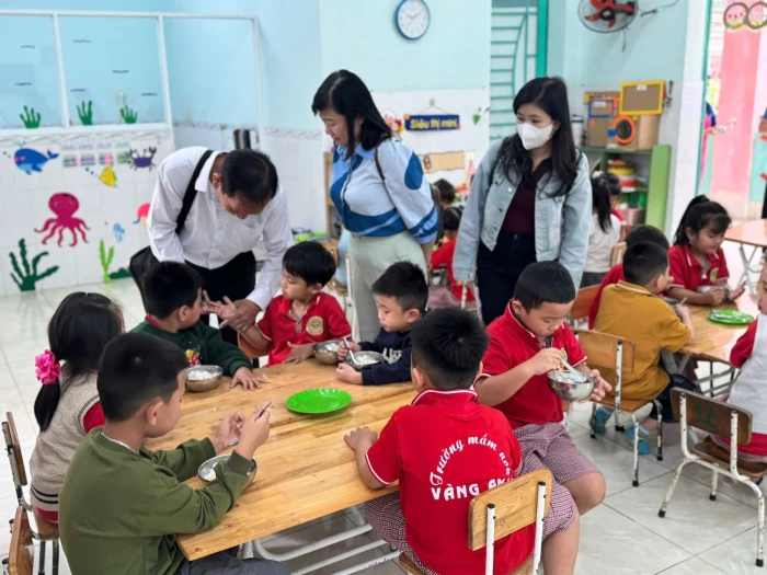 Kiểm tra phòng, chống dịch bệnh tại cơ sở mầm non và trạm y tế