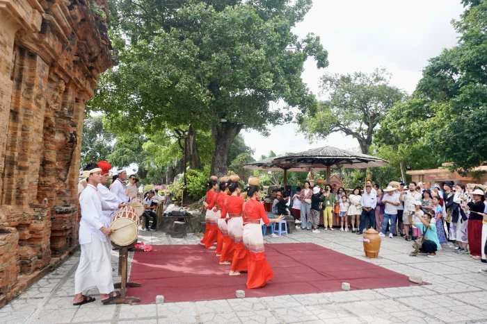 Lượng khách tham quan một số địa điểm du lịch tăng nhẹ dịp Tết dương lịch