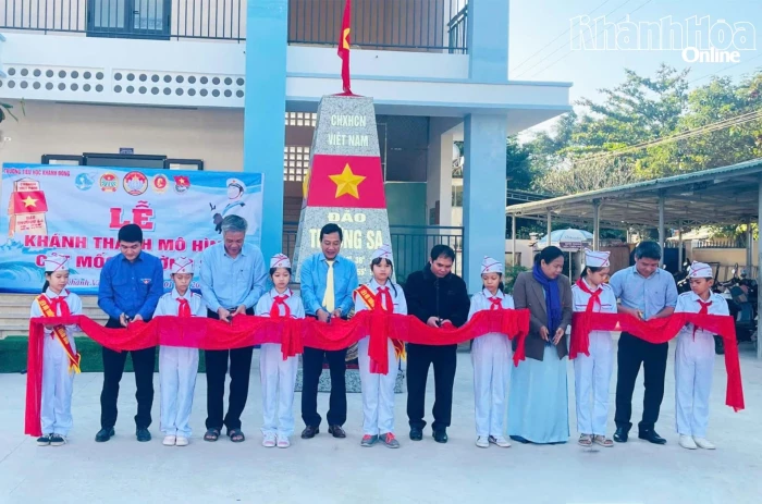 Khánh thành mô hình cột mốc Trường Sa tại Trường Tiểu học Khánh Đông