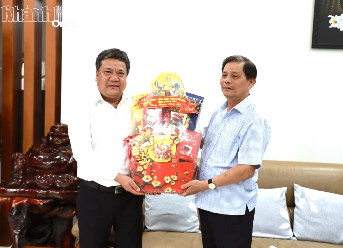 Chủ tịch UBND tỉnh Trần Phong thăm, chúc Tết gia đình các đồng chí nguyên lãnh đạo tỉnh