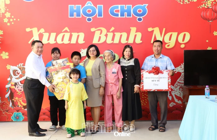 Hội chợ xuân tại Trung tâm Bảo trợ Xã hội và Công tác Xã hội tỉnh Khánh Hòa