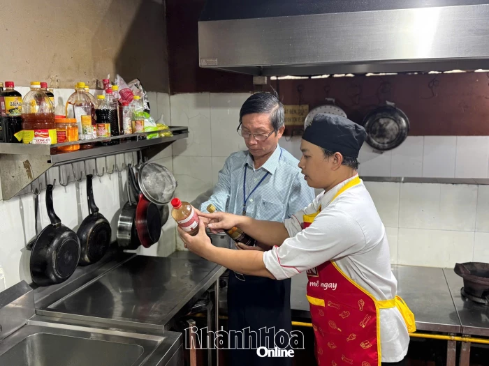 Mở đợt cao điểm kiểm tra, xử lý vi phạm về an toàn thực phẩm dịp Tết