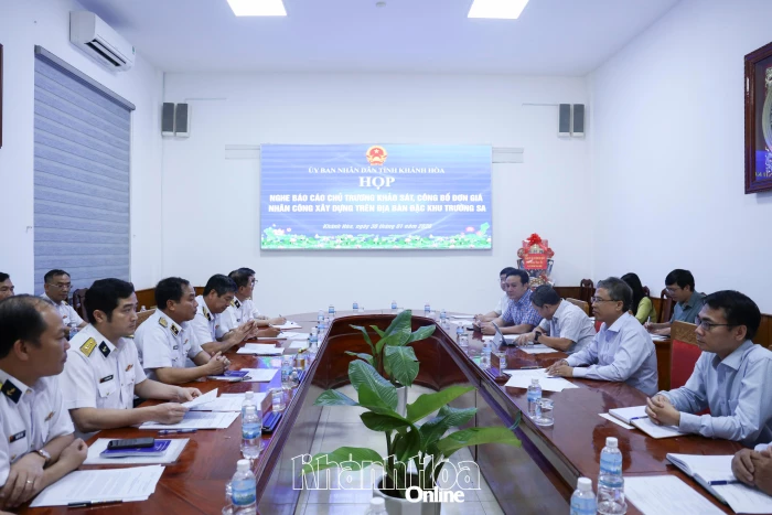 Bộ Tư lệnh Quân chủng Hải quân thăm, chúc Tết UBND tỉnh Khánh Hòa