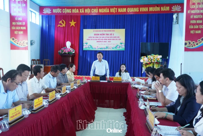 Đoàn kiểm tra số 3 kiểm tra công tác bầu cử tại 2 xã Công Hải và Ninh Hải