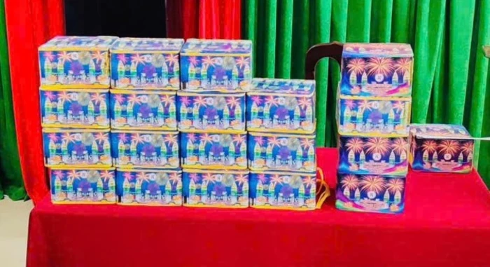 Tạm giữ đối tượng vận chuyển pháo hoa lậu