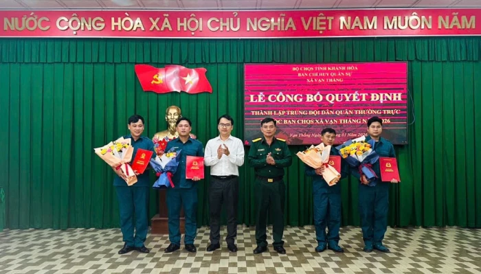 Xã Vạn Thắng ra mắt Trung đội Dân quân thường trực