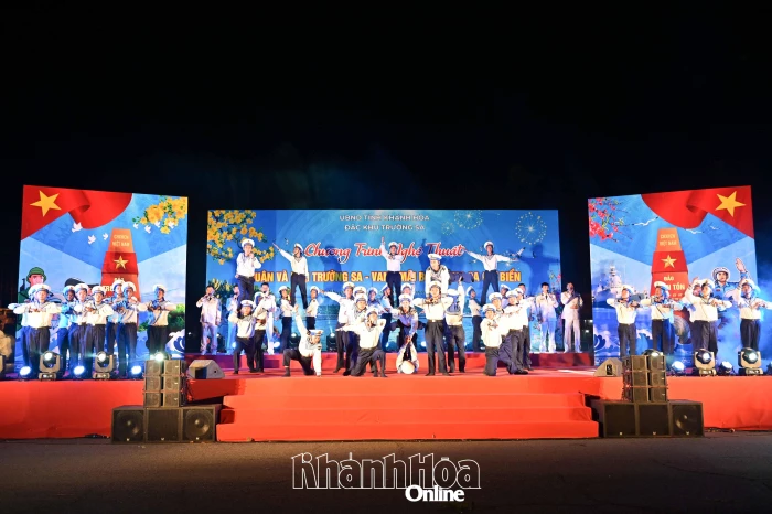 Chương trình nghệ thuật “Quân và dân Trường Sa - Vang mãi hùng ca giữ biển”