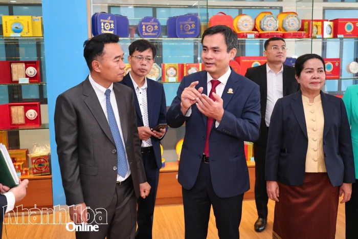 Lãnh đạo tỉnh Champasak thăm, làm việc tại Nhà máy Chế biến nguyên liệu Yến sào Sanvinest Khánh Hòa