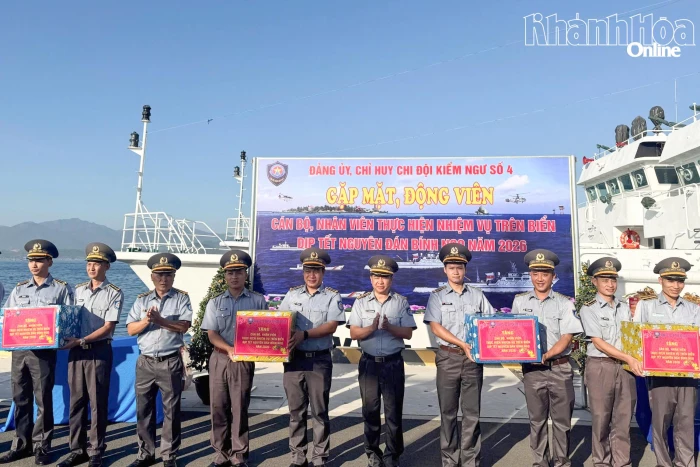 Chi đội Kiểm ngư số 4 gặp mặt, động viên cán bộ, nhân viên thực hiện nhiệm vụ trên biển dịp Tết Nguyên đán