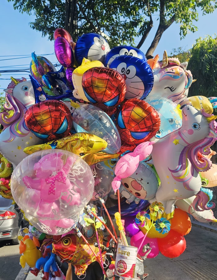Sắc màu bong bóng bay chiều 29 Tết