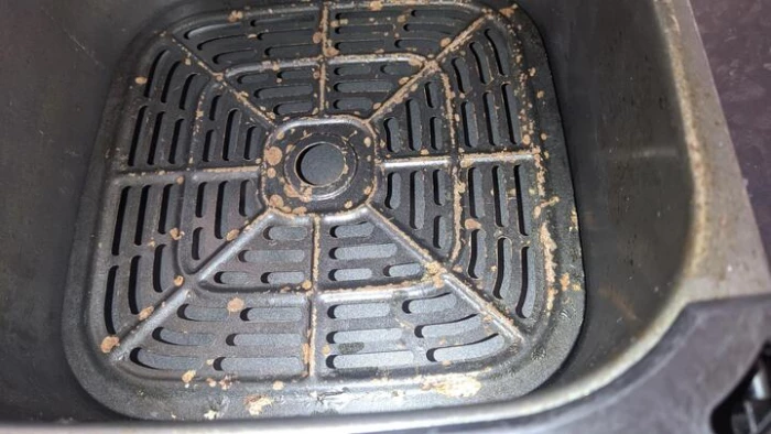 Mẹo làm sạch nồi chiên không dầu bị rỉ sét