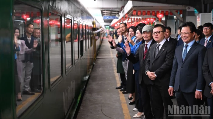 Báo Nhân Dân ra mắt "Chuyến tàu hạnh phúc": Hành trình nhân văn chào Xuân mới