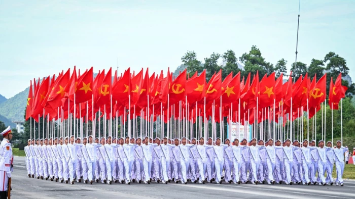 Vững bước dưới cờ Đảng