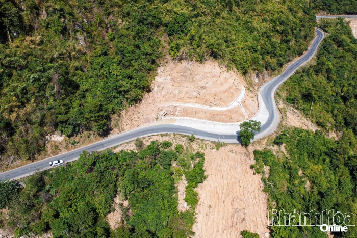 Đường đèo Khánh Lê và Khánh Sơn: Nỗ lực sửa chữa các điểm sạt lở
