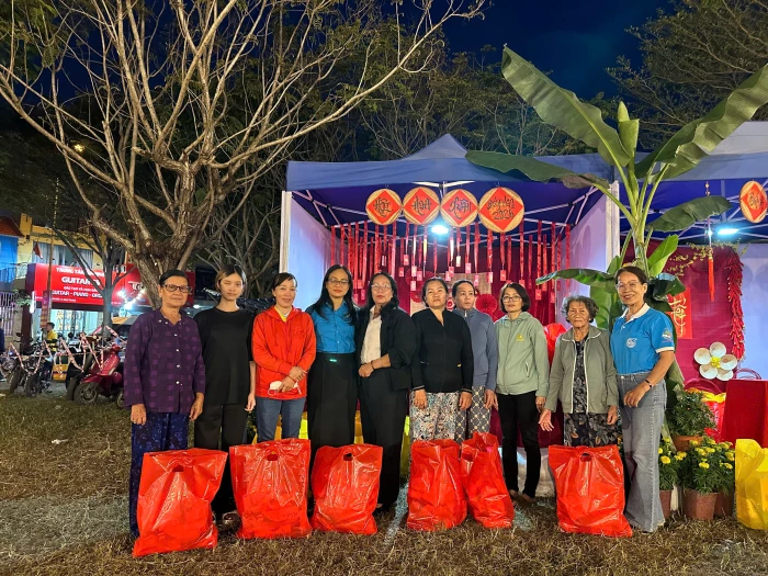 Công đoàn phường Nam Nha Trang phối hợp trao 200 suất quà Tết cho người dân có hoàn cảnh khó khăn