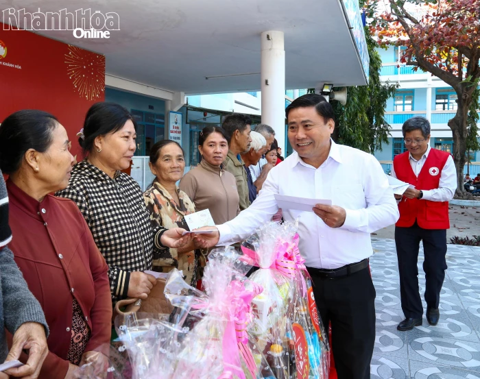 Cho xuân về thêm ấm