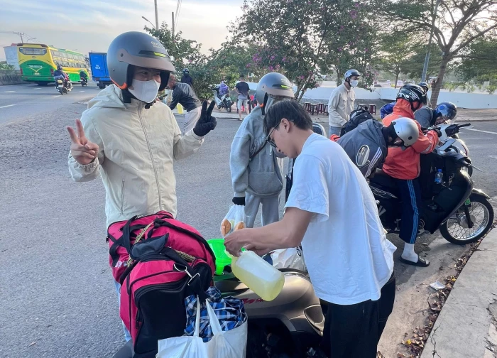 Tặng 750 lít xăng miễn phí cho người dân về quê đón Tết