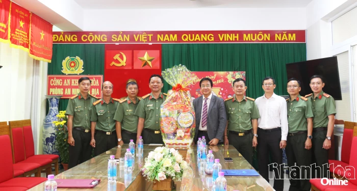 Phó Chủ tịch Thường trực UBND tỉnh Nguyễn Long Biên thăm, chúc Tết các đơn vị trực chiến