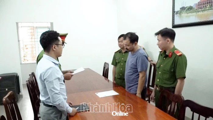 Trục xuất đối tượng người Kazakhstan bị Interpol truy nã đỏ