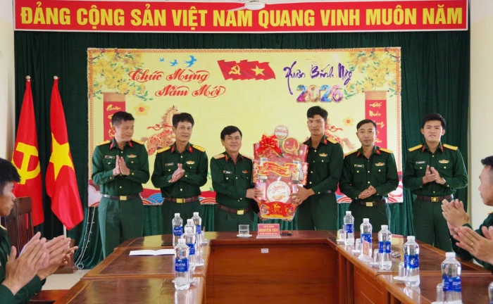 Chỉ huy trưởng Bộ Chỉ huy Quân sự tỉnh Khánh Hòa Nguyễn Túy thăm, chúc Tết các đơn vị quân đội