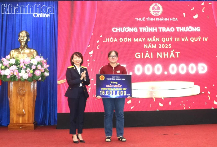 Thuế tỉnh Khánh Hòa trao thưởng hóa đơn may mắn cho 54 cá nhân, hộ kinh doanh